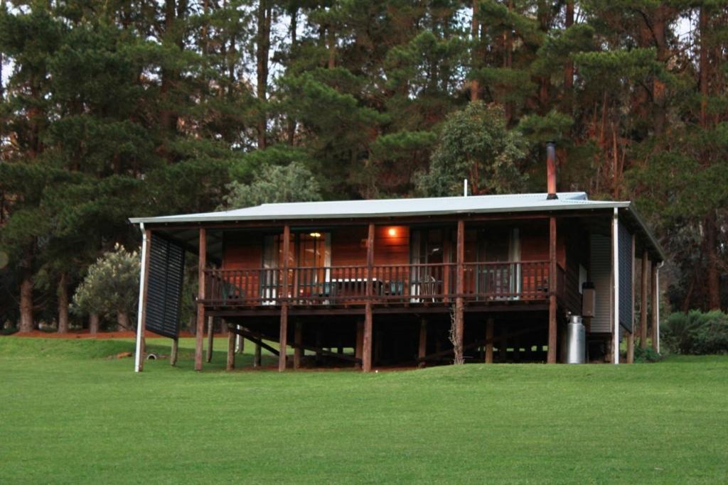 Hawke Brook Chalets Pemberton Exterior foto
