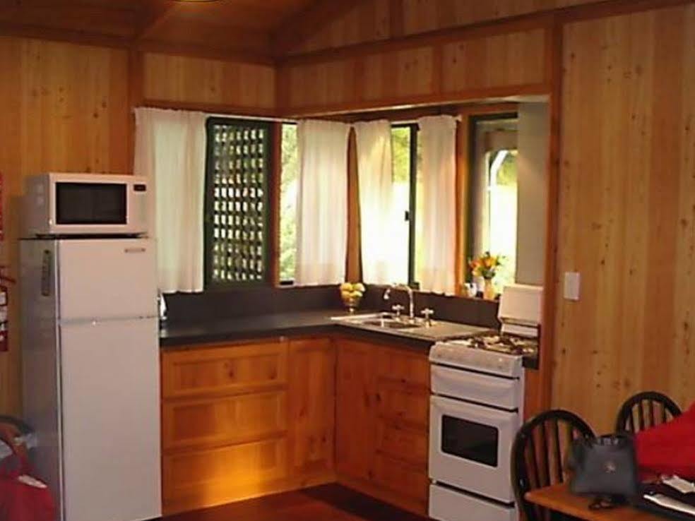 Hawke Brook Chalets Pemberton Exterior foto